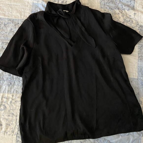 ❌SOLD❌ Black Neck Tie Satin Effect Blouse - Picture 7 of 8